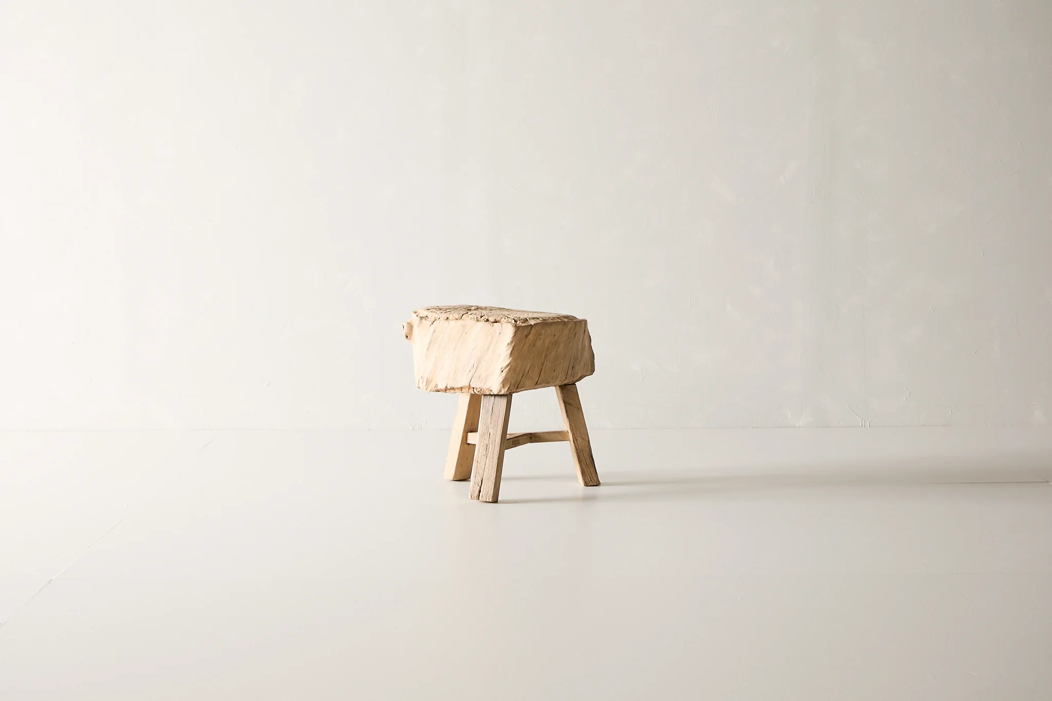 Reclaimed Poplar Block Side Table AE.132 - Image 3