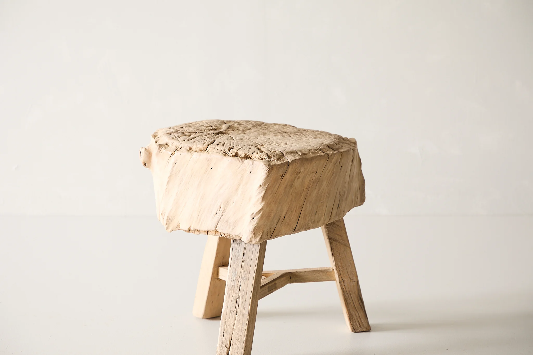 Reclaimed Poplar Block Side Table AE.132 - Image 4