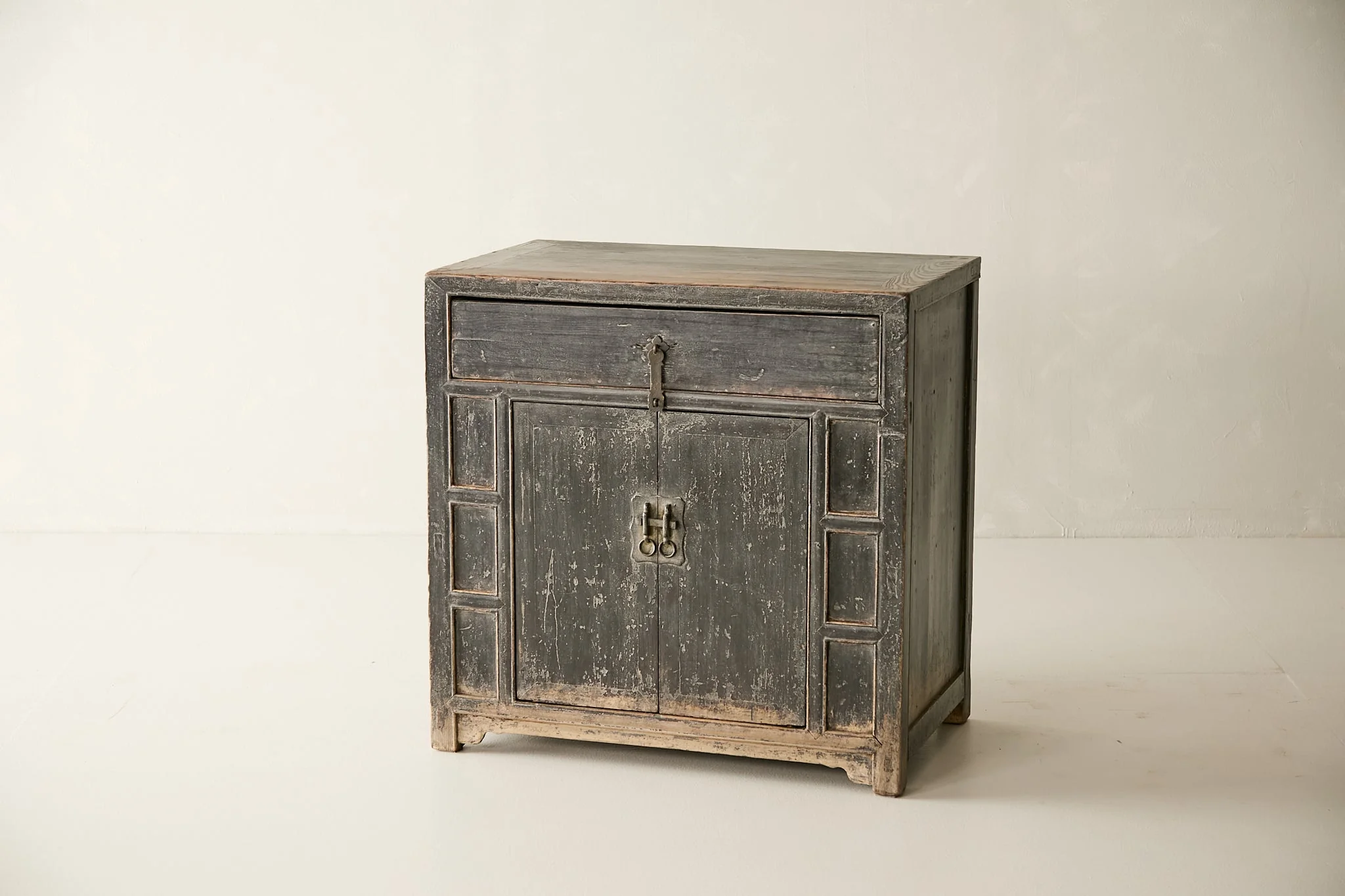 Vintage Solid Elm Single-Drawer Sideboard No. N102 - Circa 1875 - Image 4