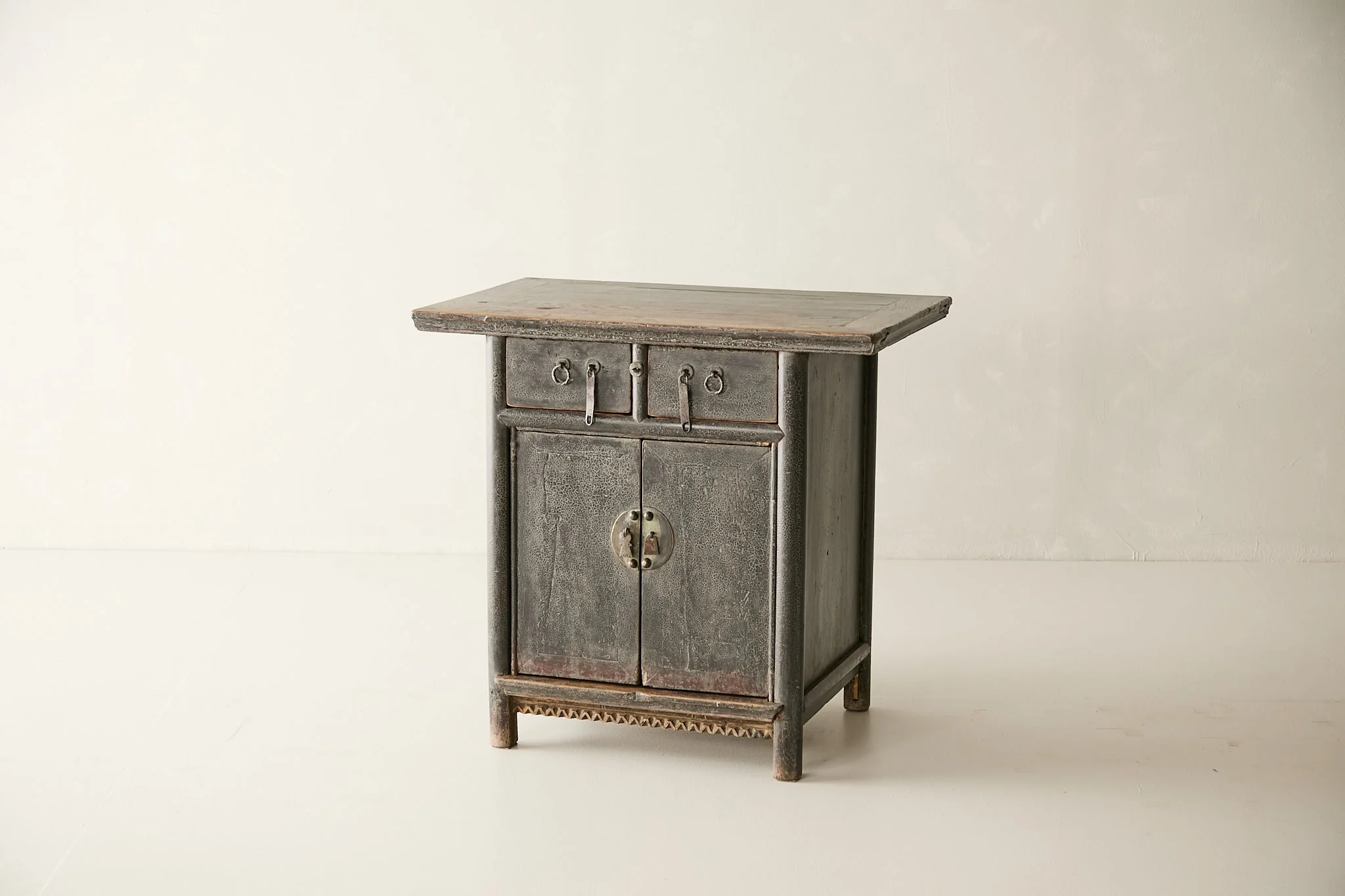 Vintage Solid Elm Black Lacquer Sideboard No. N103 - Circa 1875 - Image 4