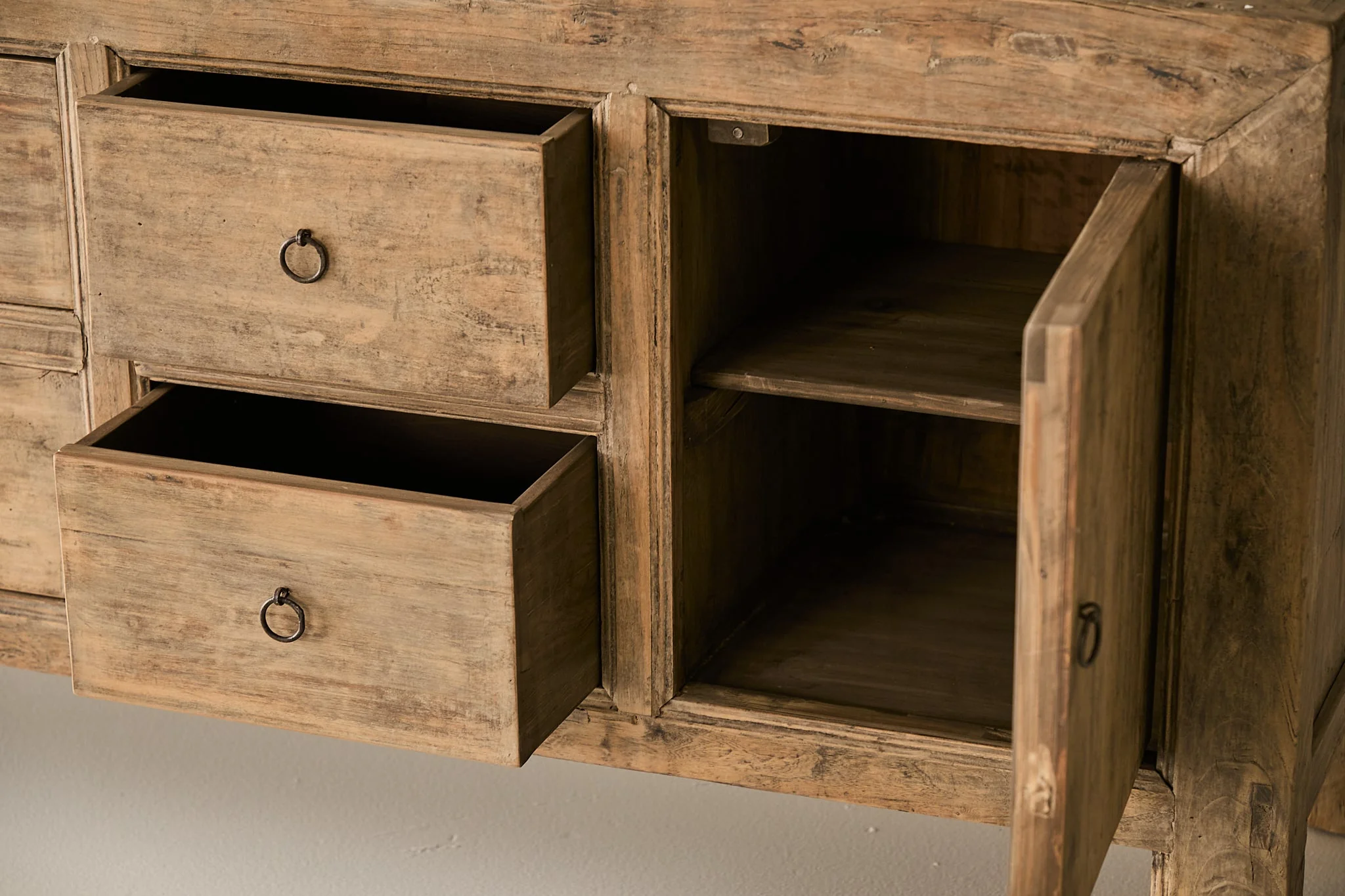 Vintage Solid Elm 4-Drawer Sideboard No. N113 - Circa 1925 - Image 6