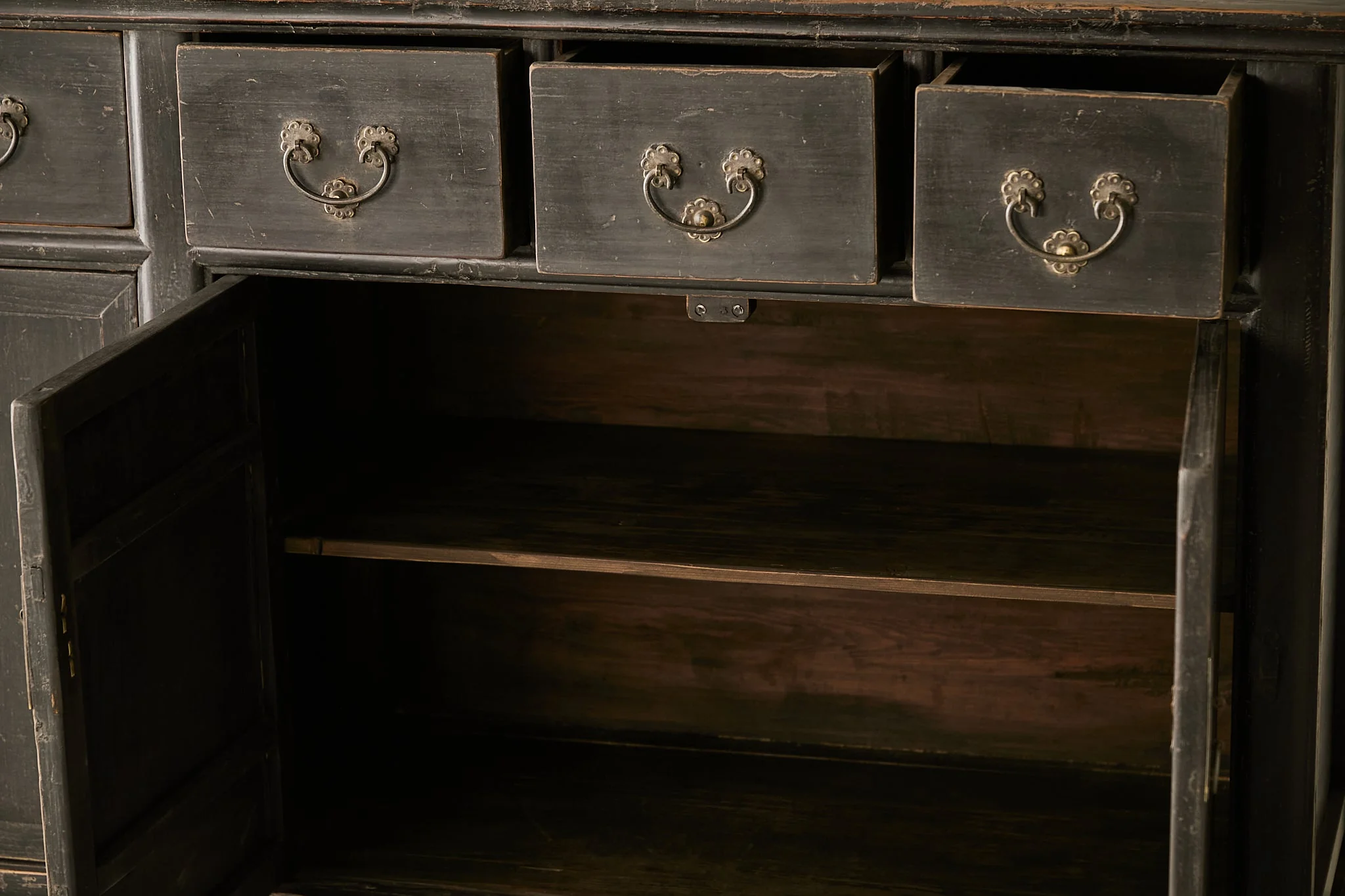 Vintage Solid Elm 6-Drawer Sideboard No. N130 - Circa 1845 - Image 6