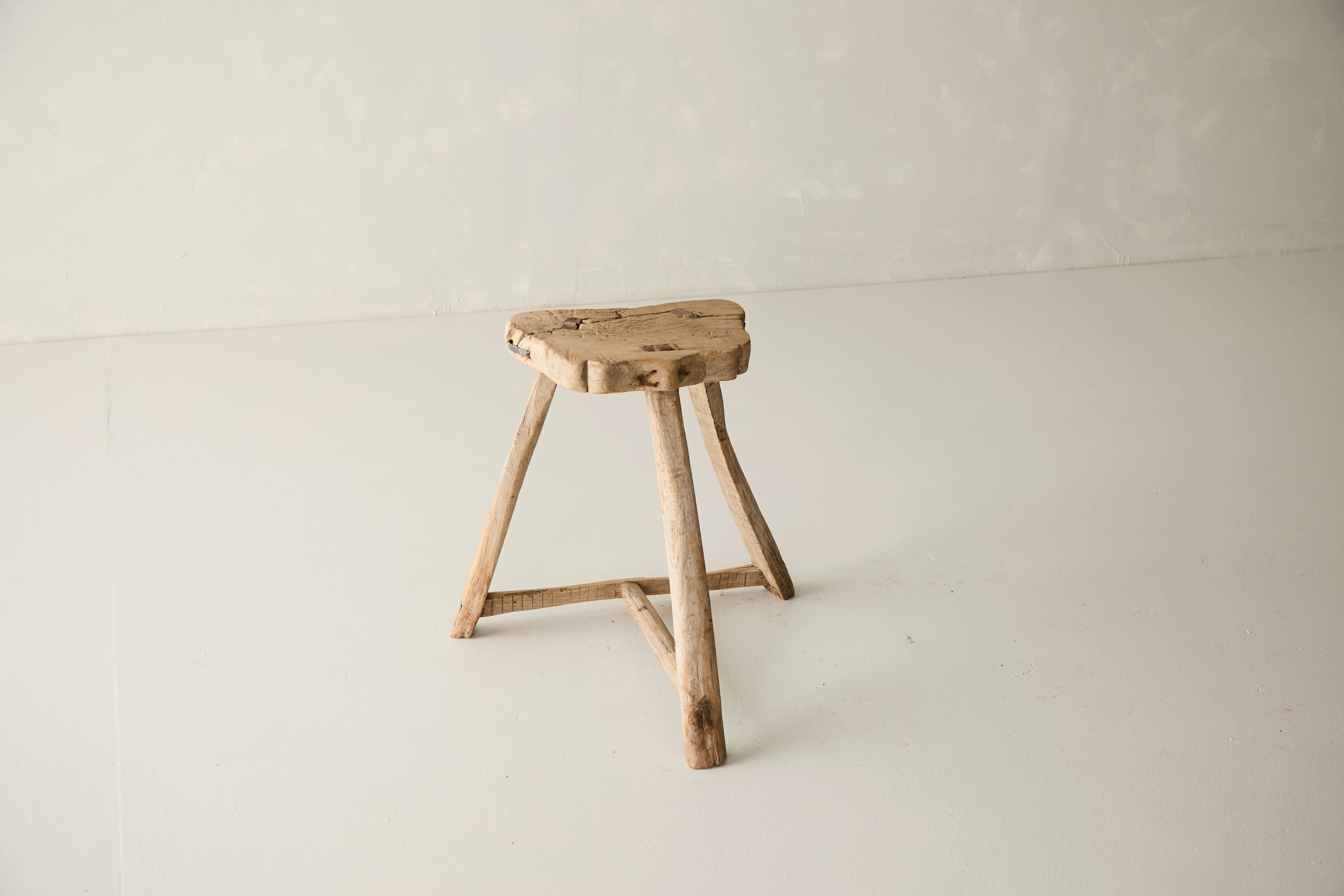 Vintage Solid Elm Saddle Stool - Circa 1955 No. K16 - Image 3
